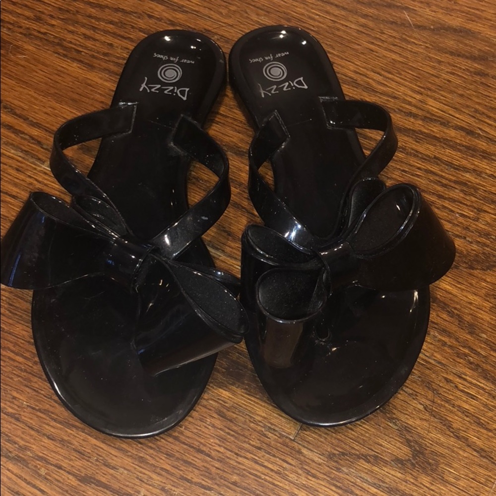 Black flip flops with big bow